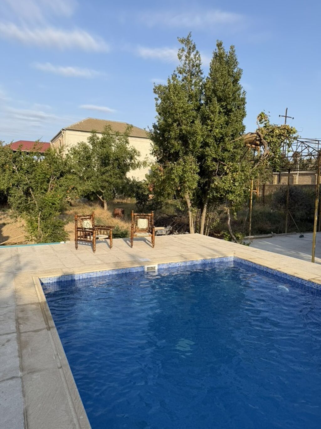 Novxanıda elit məhlədə hovuzlu ev kirayə verirəm. İki mətbəx, 3 otaq