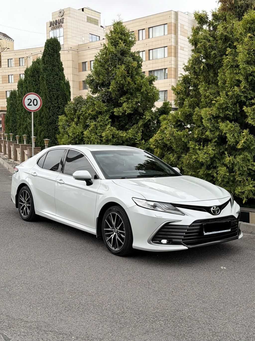 Toyota Camry: 2021 г., 2.5 л, Автомат, Бензин, Седан: фото 2