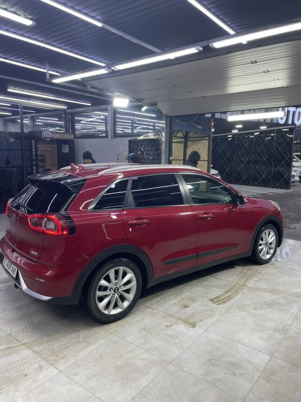 Kia Niro: 2017 г., 1.6 л, Автомат, Гибрид, Кроссовер: фото 4