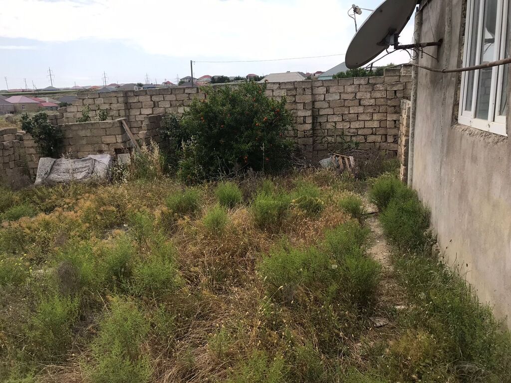 Binəqədi qəs. 5 otaqlı, 320 kv. m, Təmirsiz