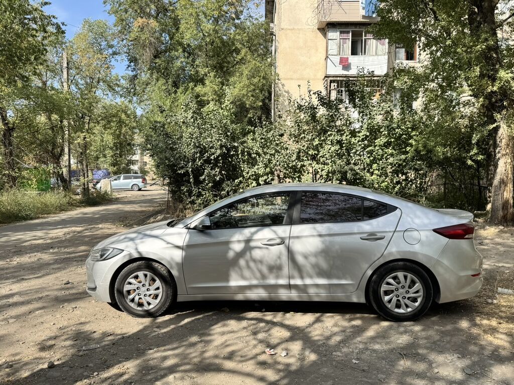 Hyundai Avante: 2018 г., 1.6 л, Автомат, Бензин, Седан: фото 3