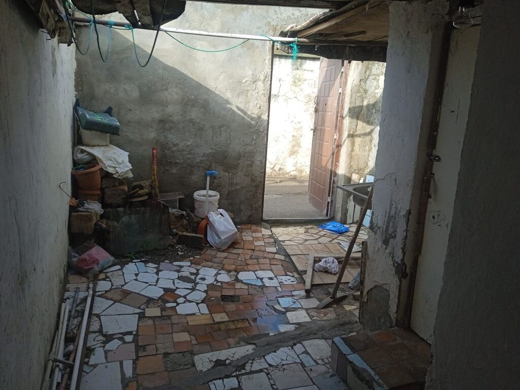 3 otaqlı, 2 kv. m, Təmirsiz