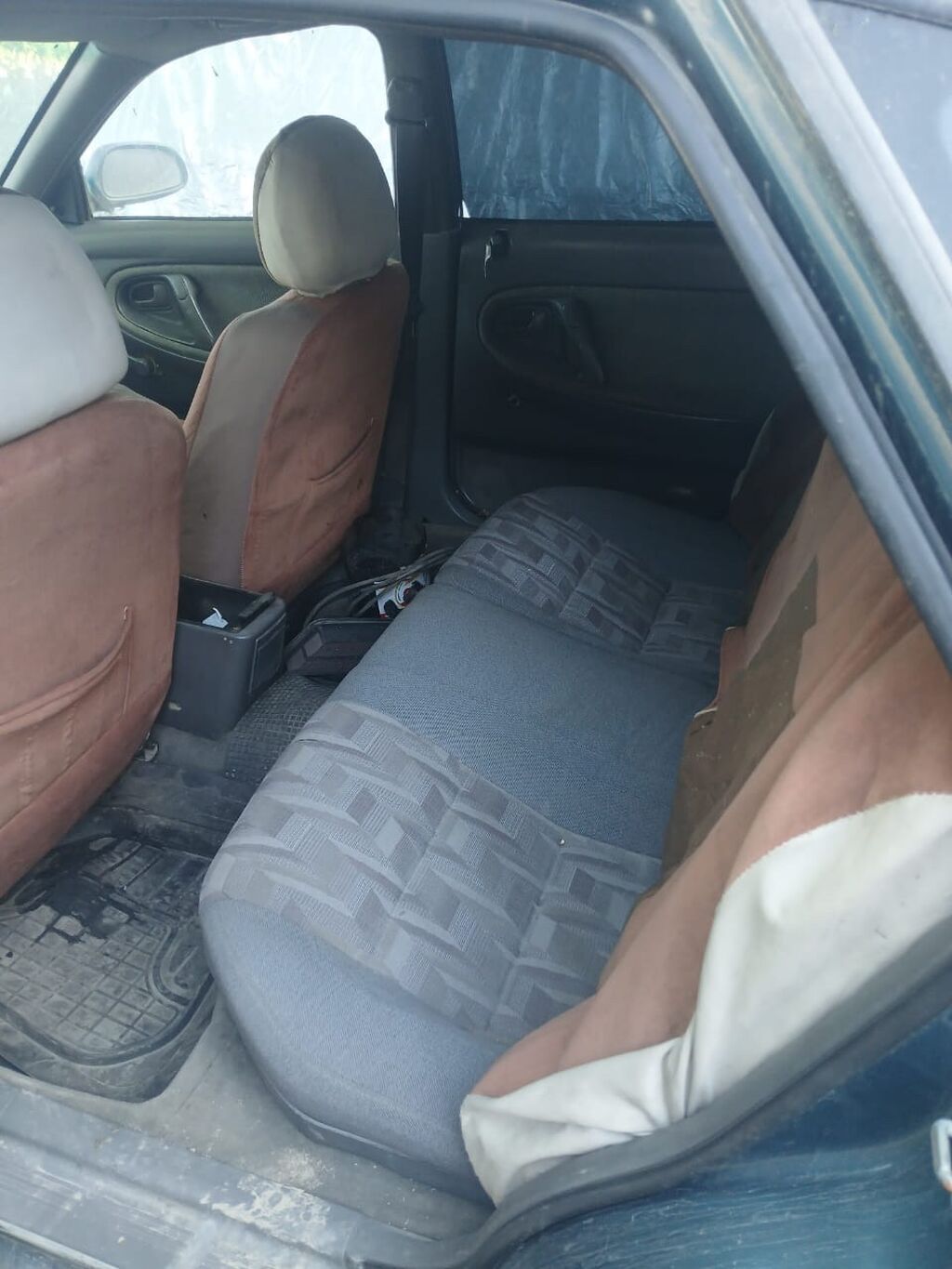 Mazda Cronos: 1992 г., 1.8 л, Механика, Бензин, Хэтчбэк: фото 4