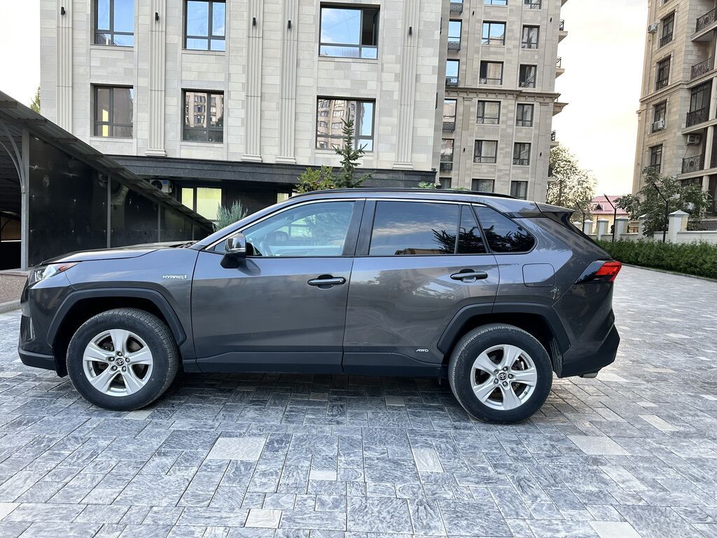 Toyota RAV4: 2021 г., 2.5 л, Автомат, Гибрид, Кроссовер: фото 6