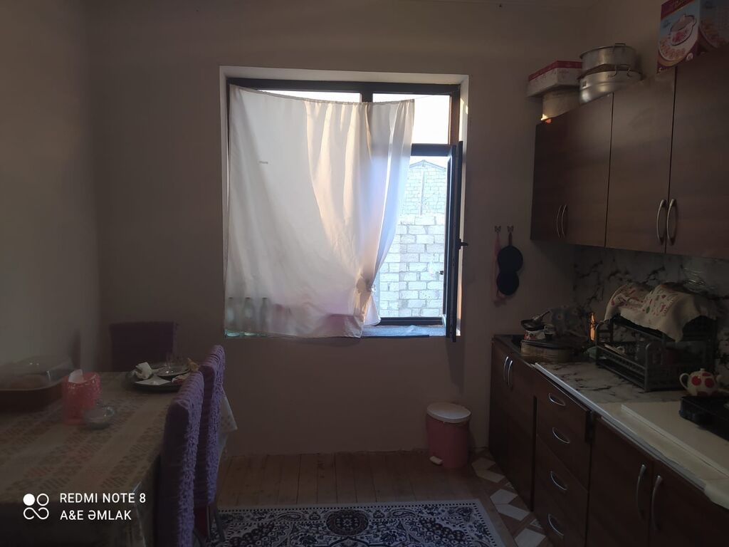 3 otaqlı, 96 kv. m, Kredit yoxdur, Orta təmir