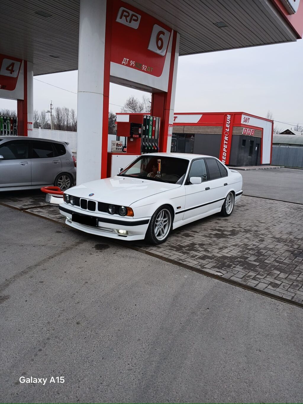 BMW 530: 1990 г., 3.2 л, Механика, Бензин, Седан: фото 2