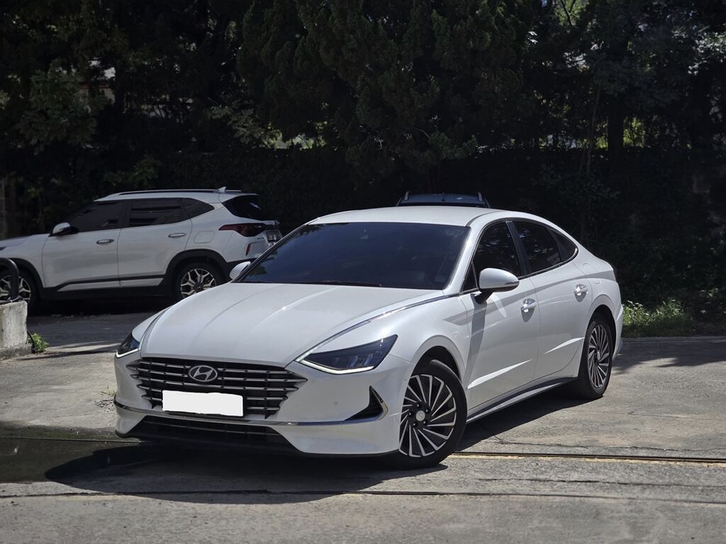 Hyundai Sonata: 2022 г., 2 л, Автомат, Гибрид, Седан: фото 1