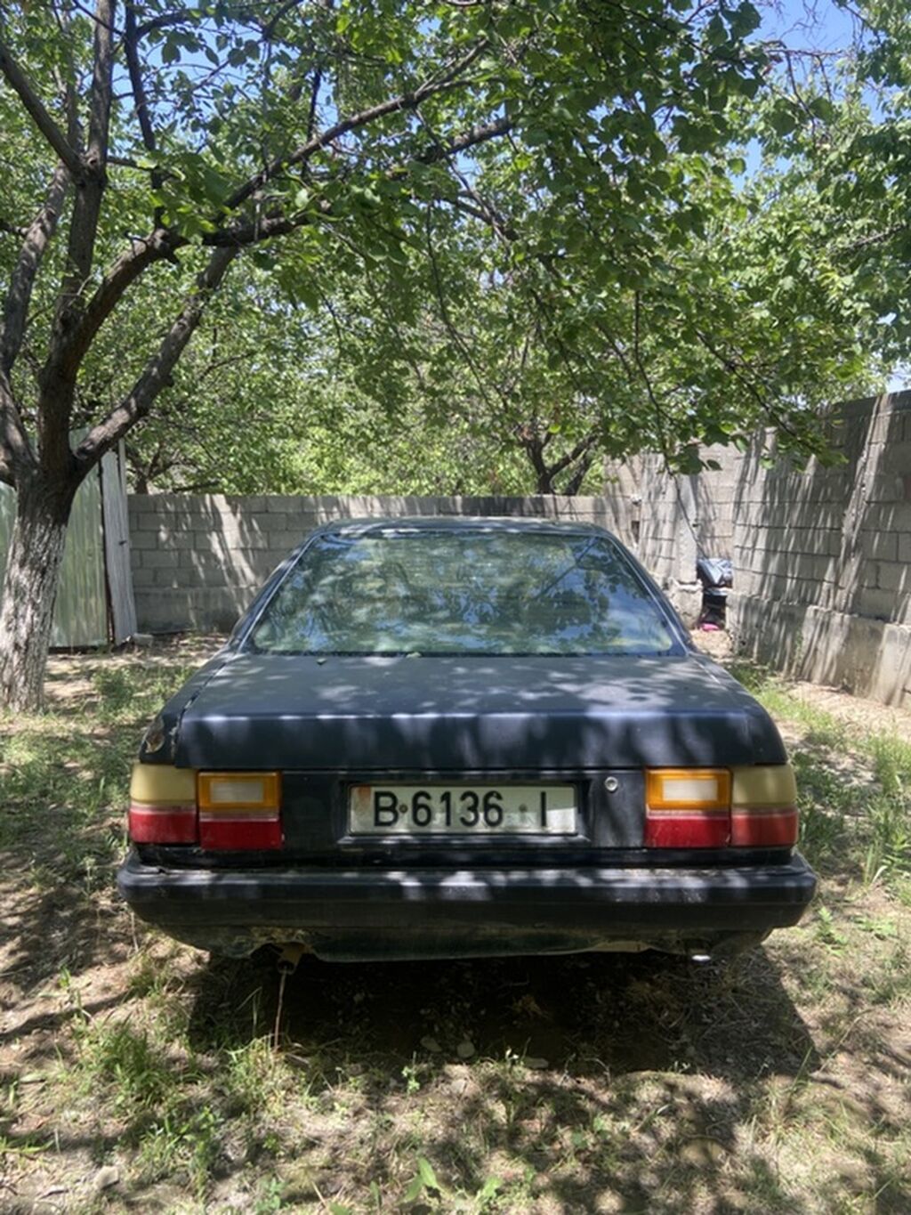 Audi 100: 1988 г., 2.3 л, Механика, Бензин, Седан: фото 2