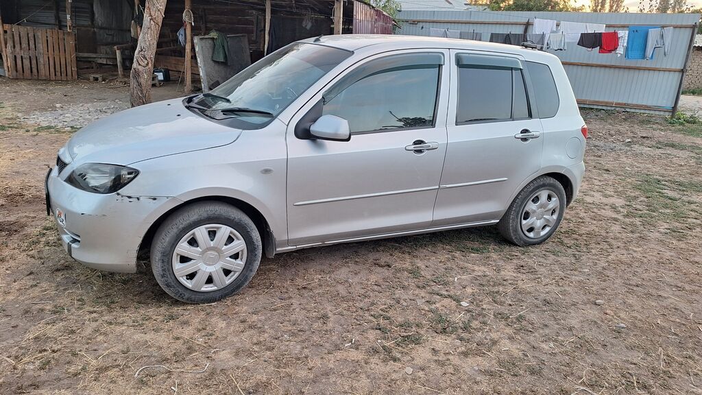 Mazda Demio: 2003 г., 1.3 л, Автомат, Бензин, Хэтчбэк: фото 2