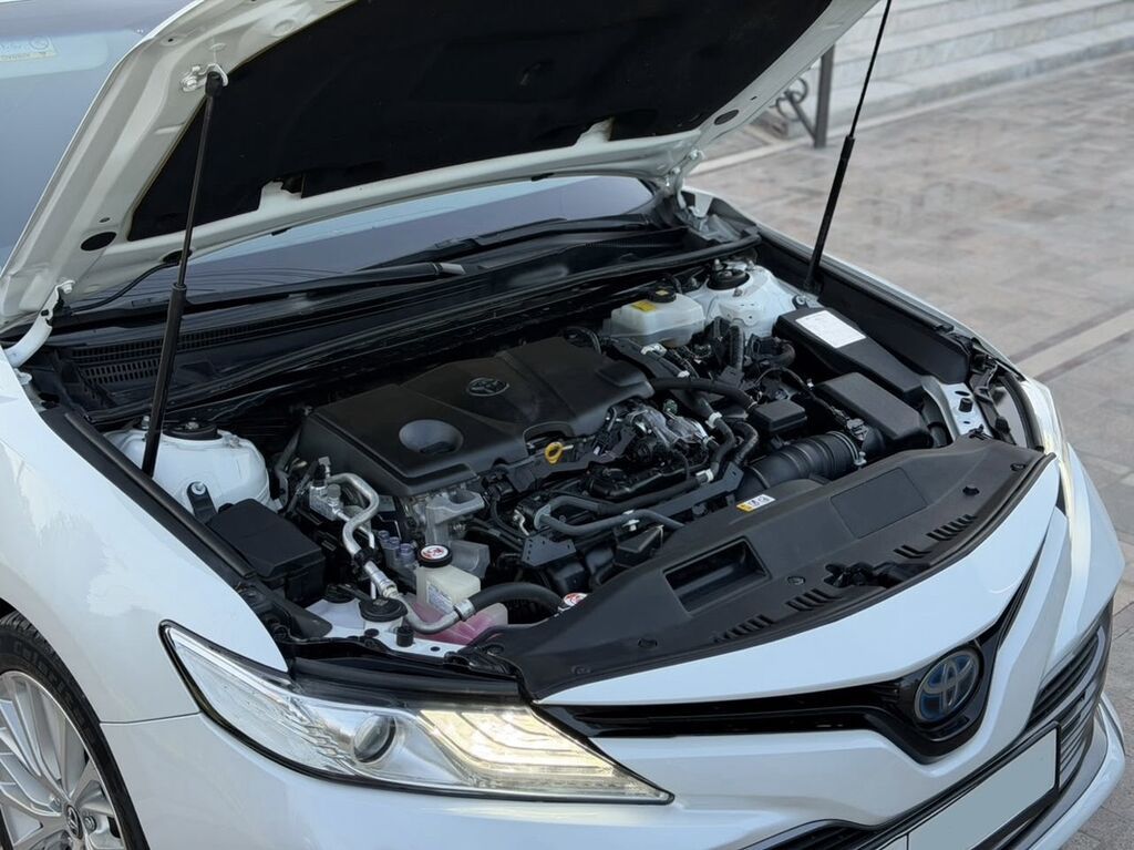 Toyota Camry: 2018 г., 2.5 л, Автомат, Гибрид, Седан: фото 4