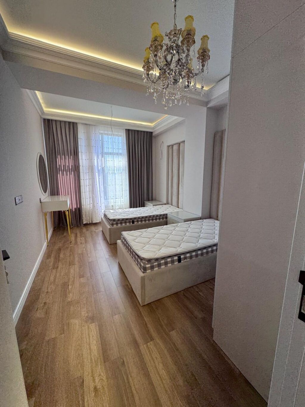 4 otaqlı, Yeni tikili, 144 kv. m