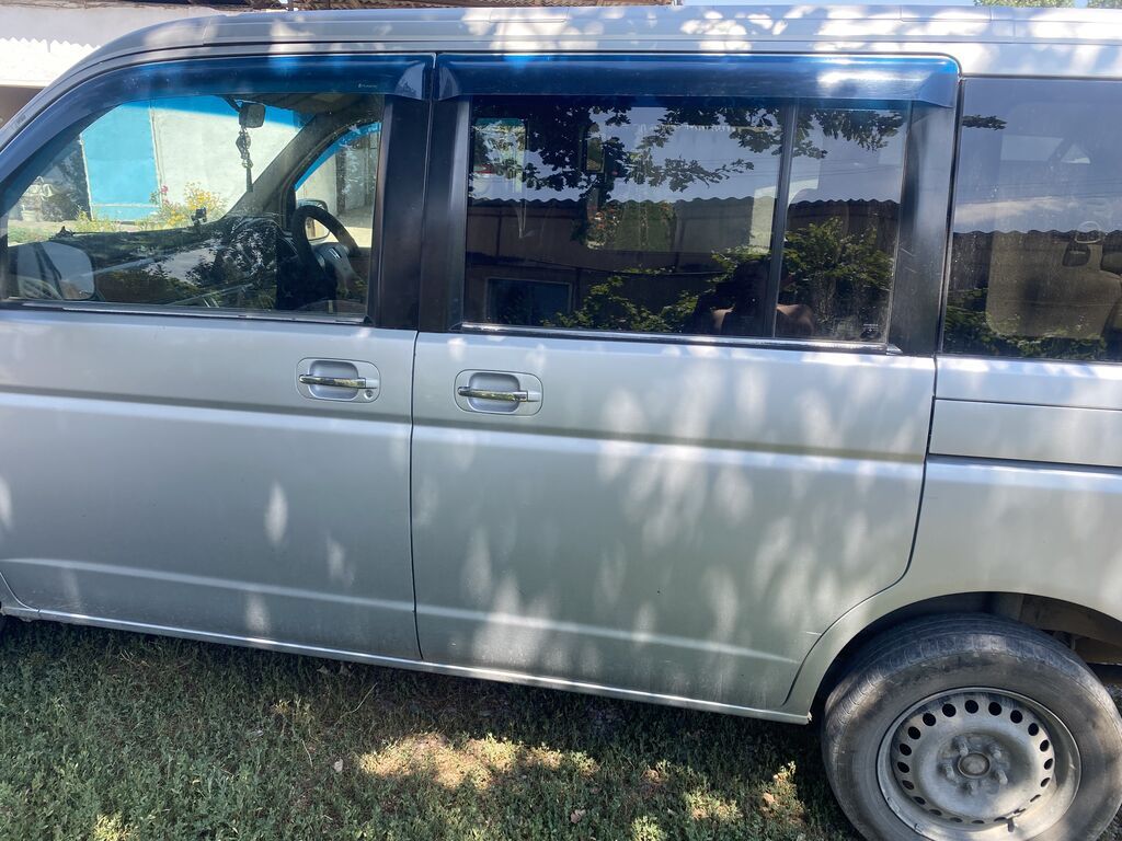 Honda Stepwgn: 2004 г., 2 л, Автомат, Газ, Минивэн: фото 3