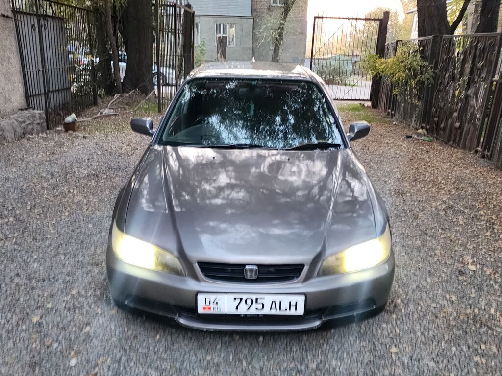 Honda Accord: 2003 г., 1.8 л, Автомат, Бензин, Седан: фото 3