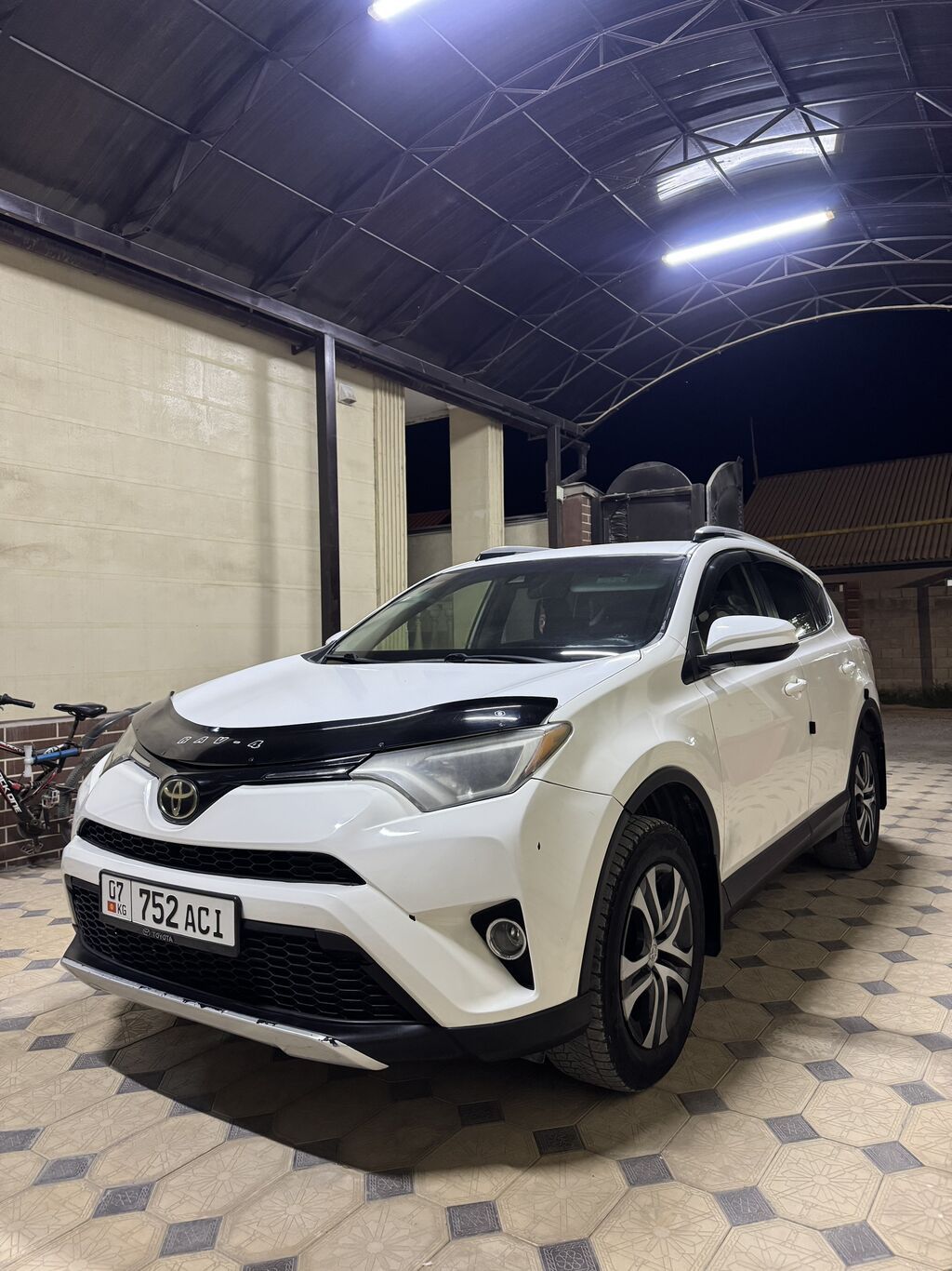 Toyota RAV4: 2017 г., 2.5 л, Автомат, Бензин, Кроссовер: фото 2