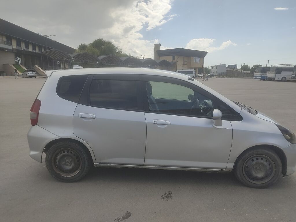 Honda Fit: 2002 г., 1.3 л, Автомат, Бензин, Хэтчбэк: фото 4