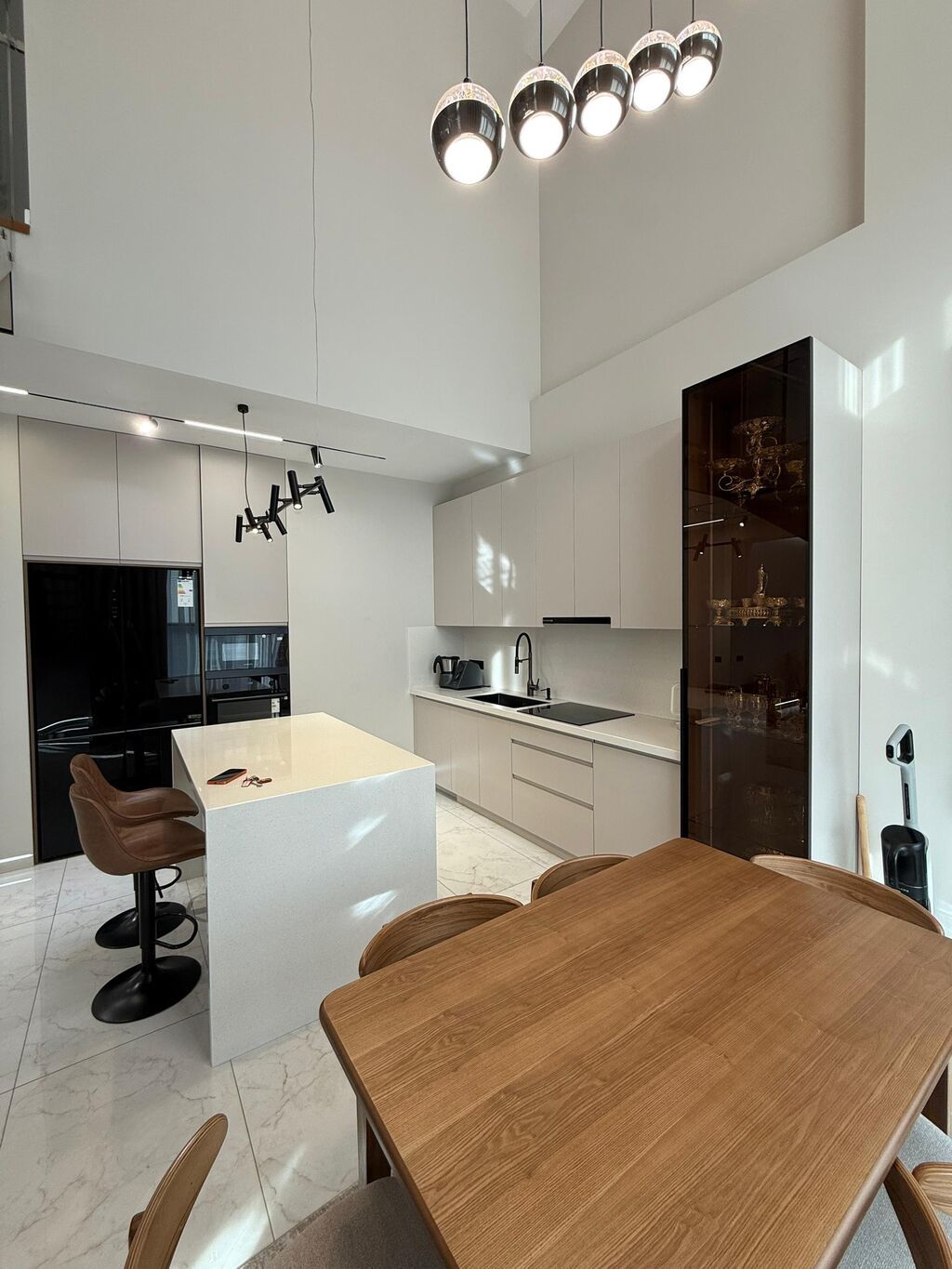 5 и более комнат, 252 м², Элитка, Пентхаус этаж, Дизайнерский ремонт