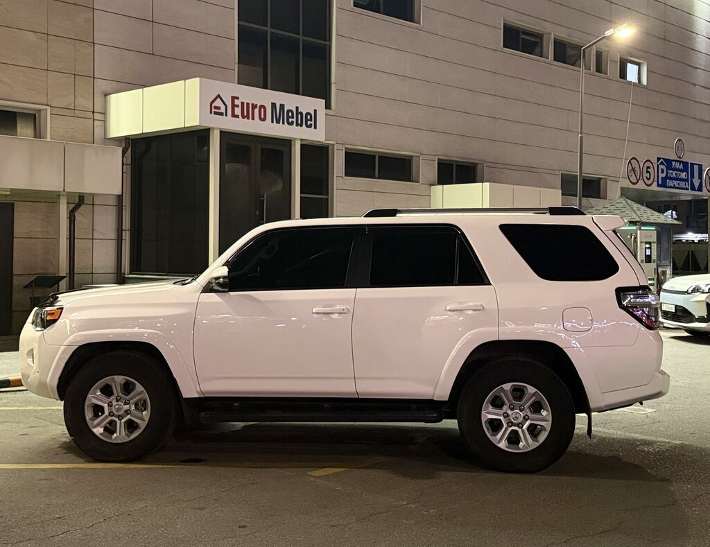 Toyota 4Runner: 2020 г., 4 л, Автомат, Бензин, Внедорожник: фото 6