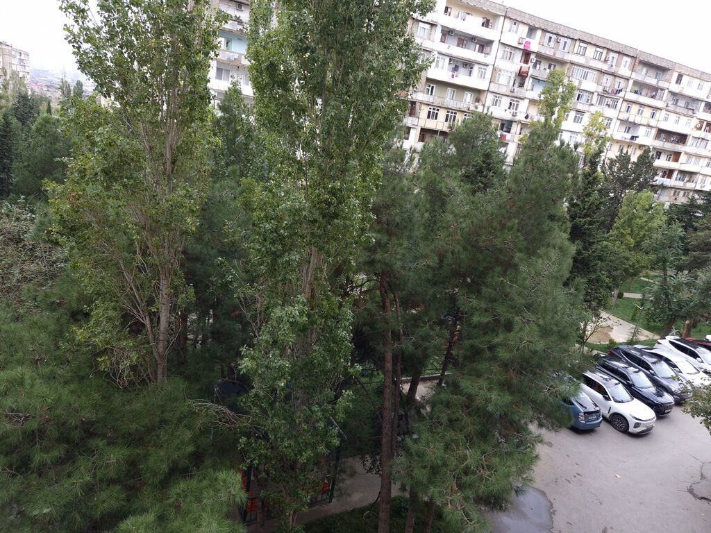 Bakı, 3 otaqlı, Köhnə tikili, m. Xalqlar Dostluğu, 85 kv. m