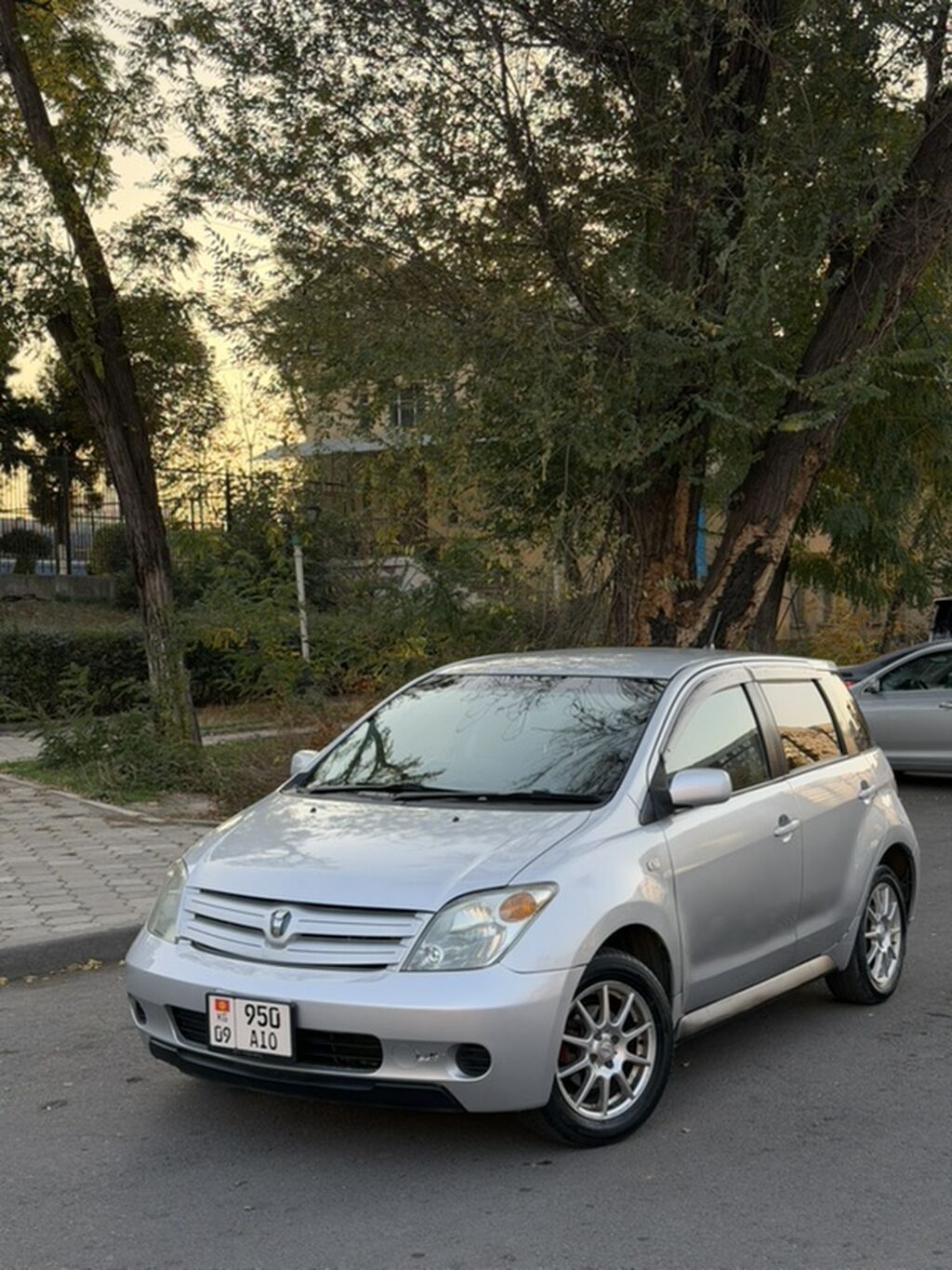 Toyota Ist: 2002 г., 1.3 л, Автомат, Бензин, Хэтчбэк: фото 5