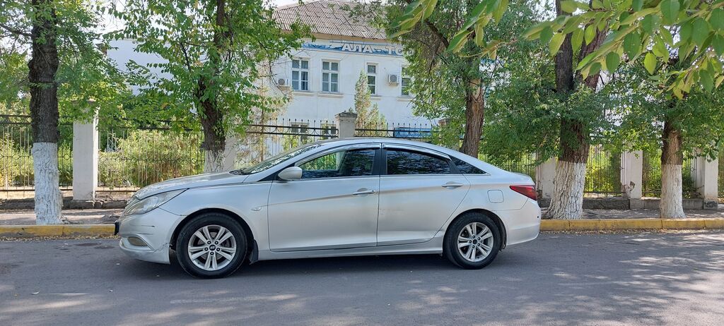Hyundai Sonata: 2010 г., 2 л, Автомат, Газ, Седан: фото 5