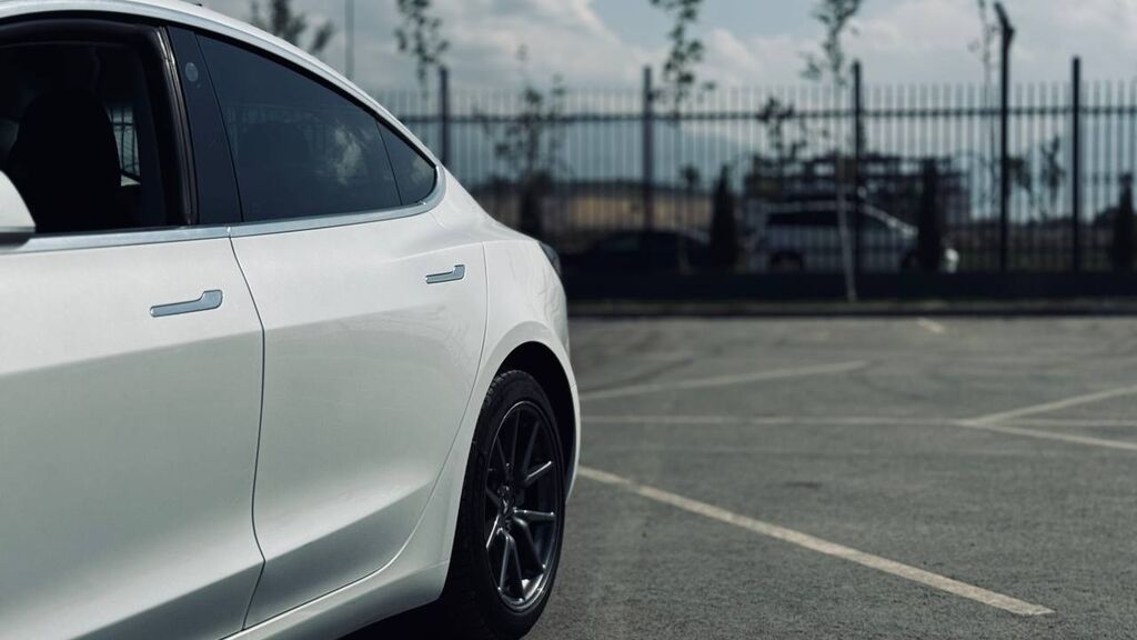 Tesla Model 3: 2020 г., 5.5 л, Электромобиль, Седан: фото 5