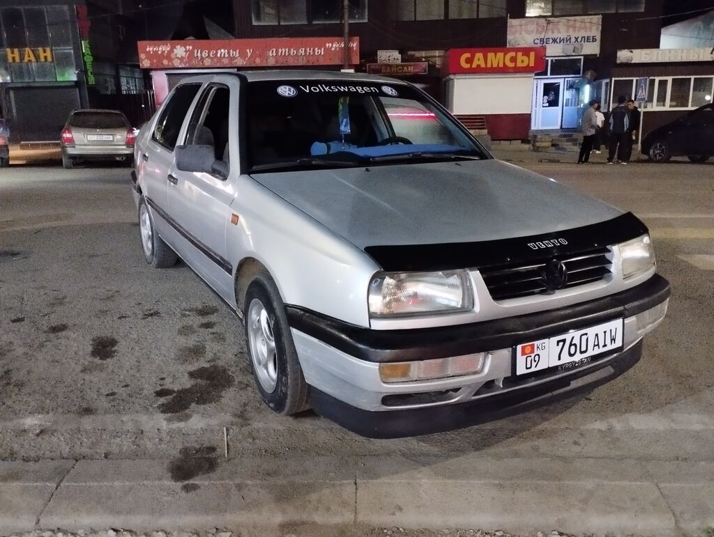 Volkswagen Vento: 1992 г., 1.8 л, Механика, Седан: фото 7
