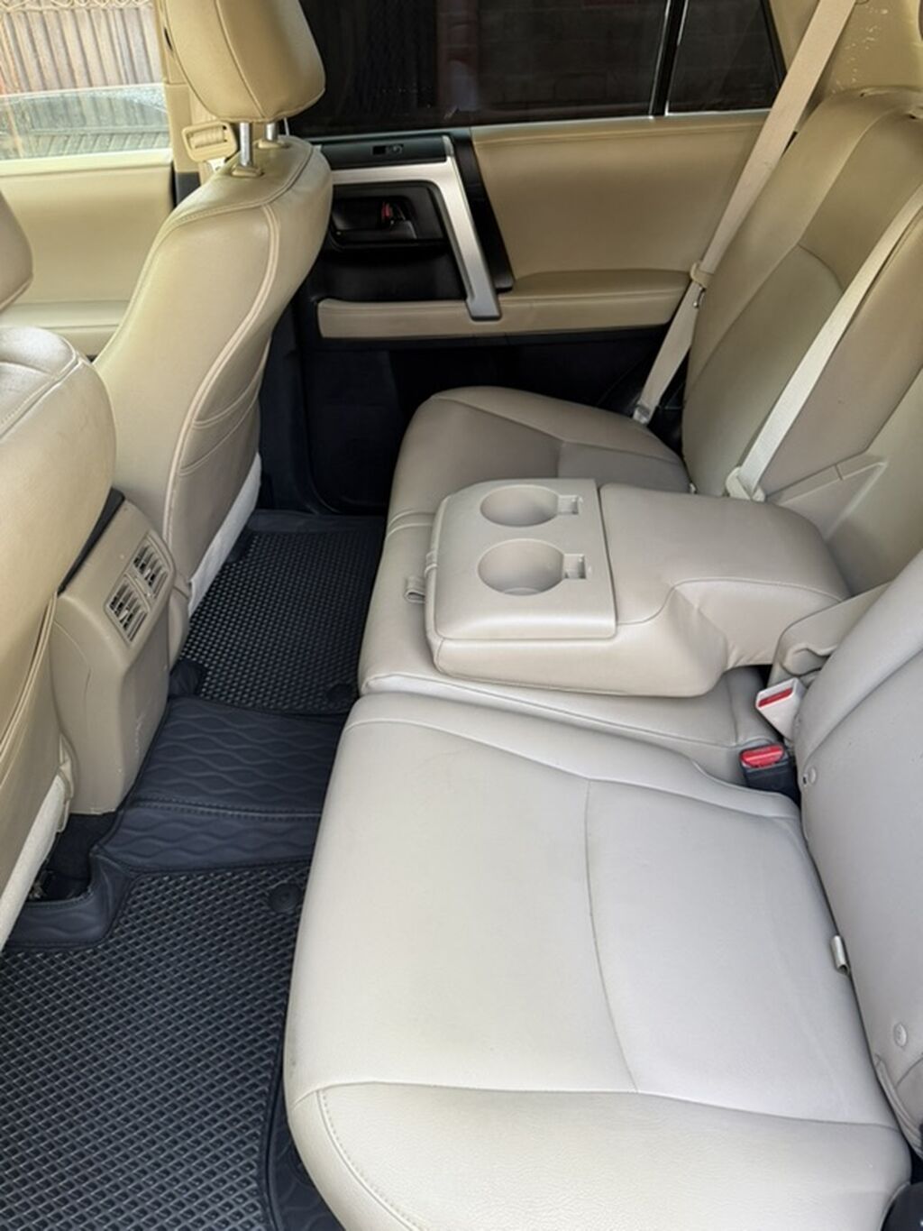 Toyota 4Runner: 2011 г., 4 л, Внедорожник: фото 7