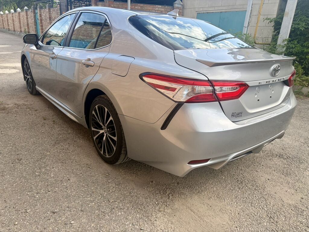 Toyota Camry: 2020 г., 2.5 л, Автомат, Бензин, Седан: фото 4