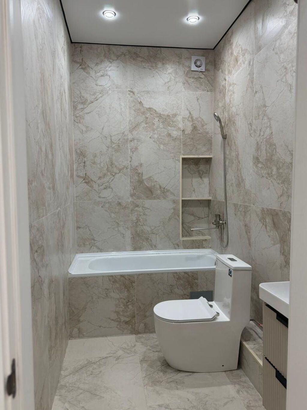 3 комнаты, 74 м², Пишпек Элитка, 5 этаж, Евроремонт: фото 3