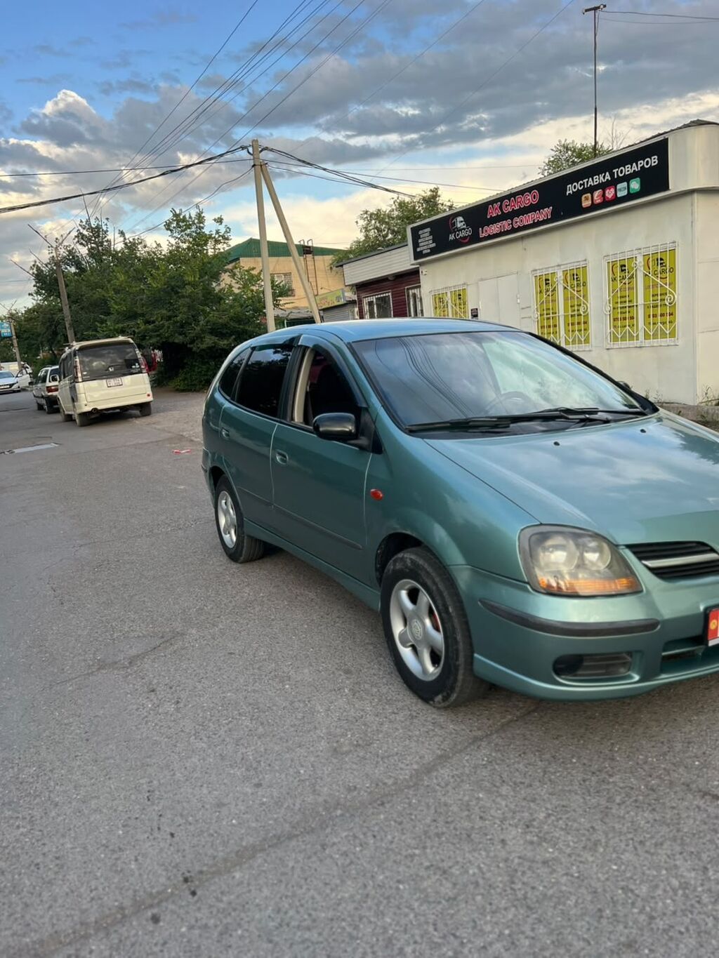 Nissan Almera Tino: 2001 г., 1.8 л, Механика, Газ-бензин (ГБО), Хэтчбэк: фото 2