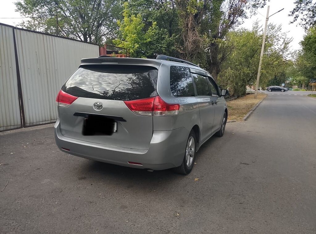 Toyota Sienna: 2011 г., 3.5 л, Автомат, Газ, Минивэн: фото 4