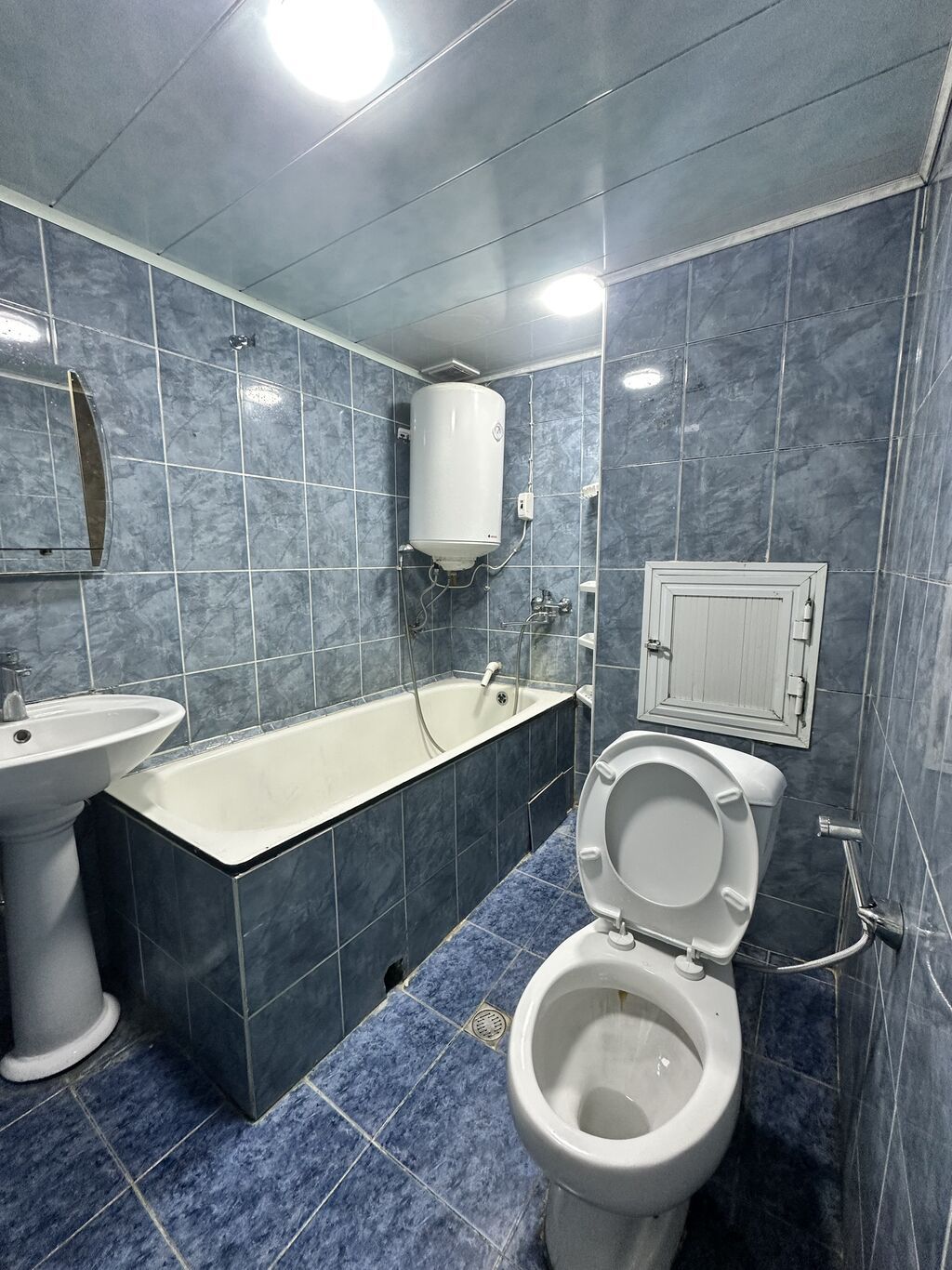 1 otaqdan iki otağa düzəlib mənzil mətbəxdə qaz plitəsi,otaqda