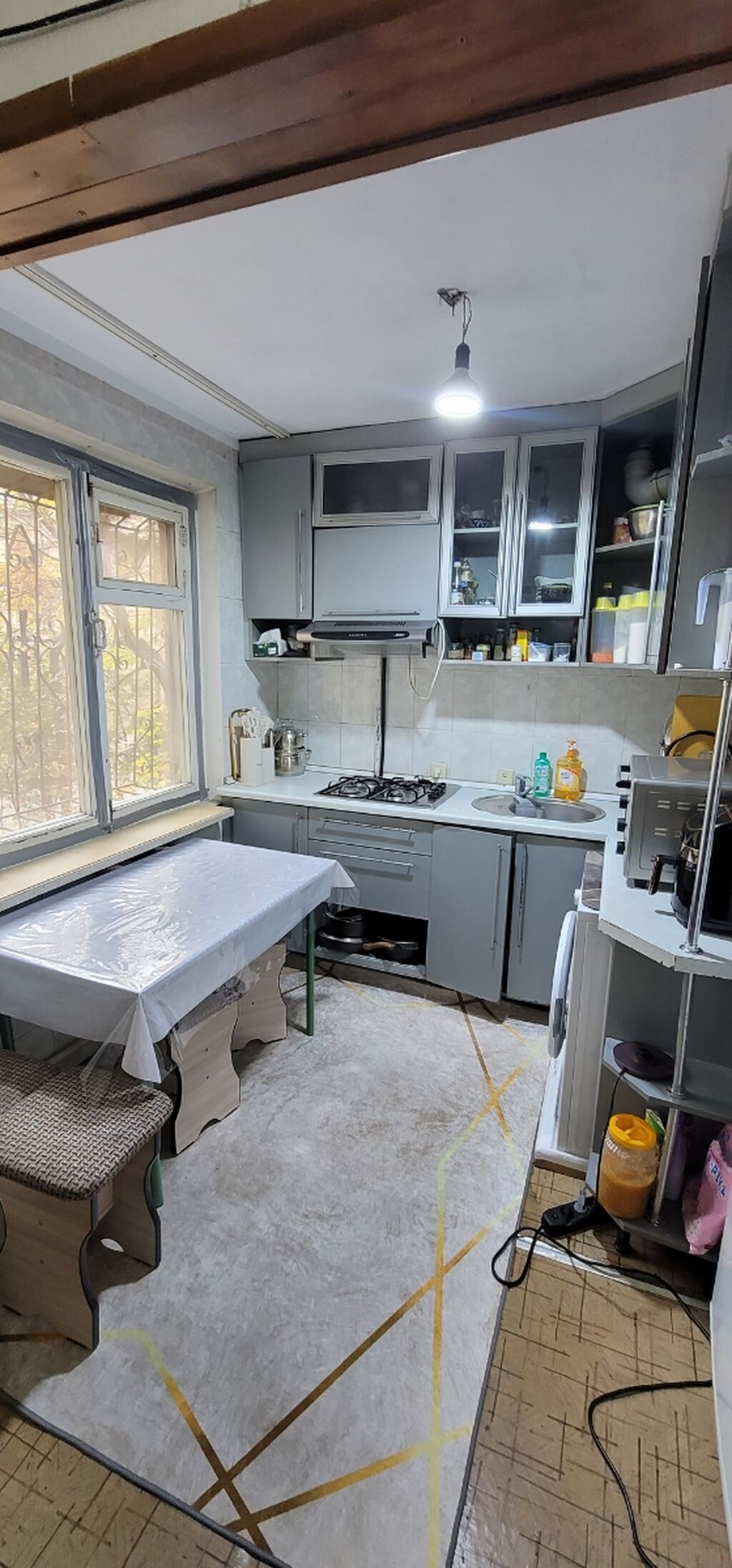 3 комнаты, 56 м², Центральная мечеть 104 серия, 2 этаж, Старый ремонт
