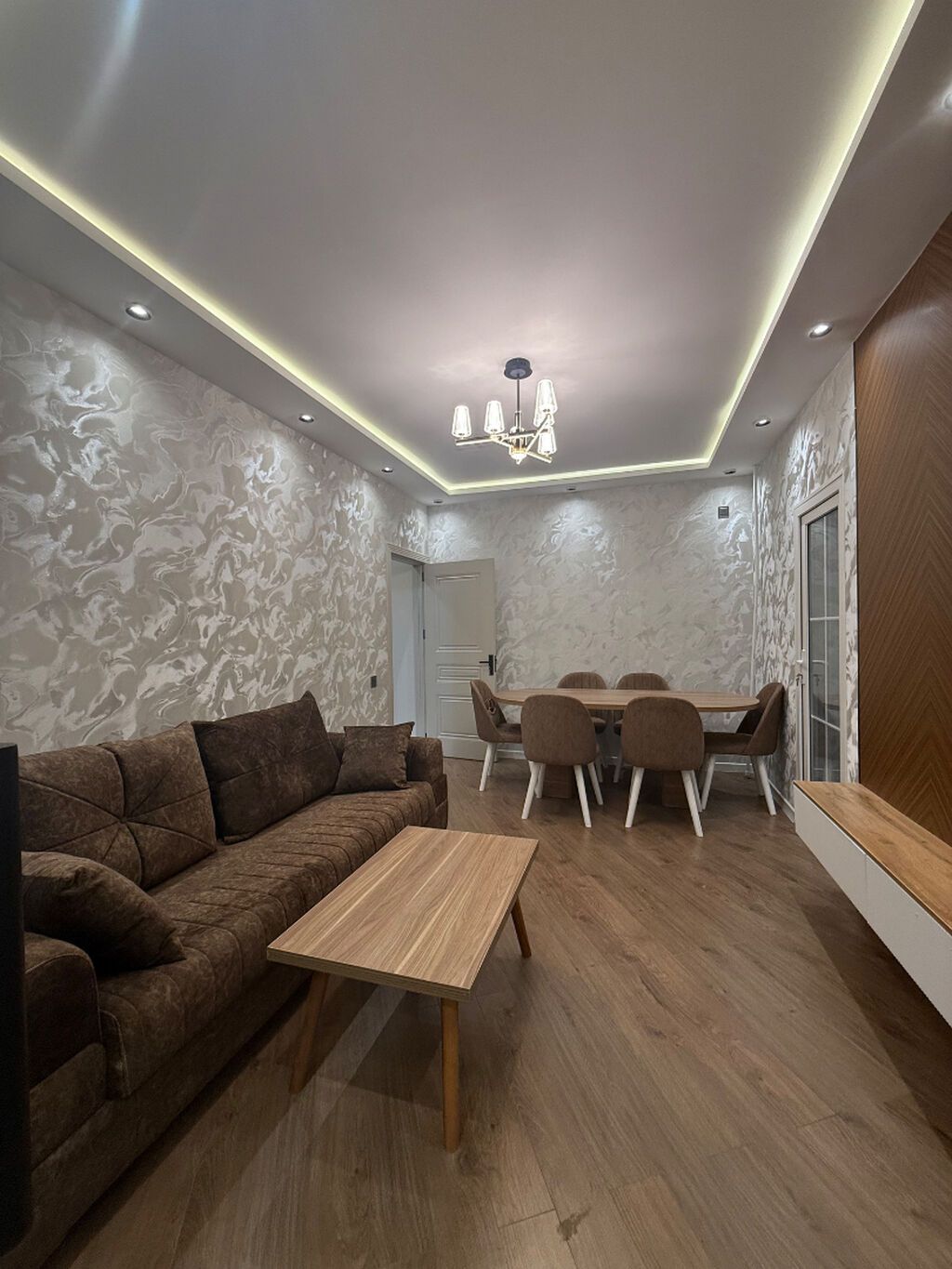 Bakı, 3 otaqlı, Köhnə tikili, m. Xalqlar Dostluğu, 70 kv. m