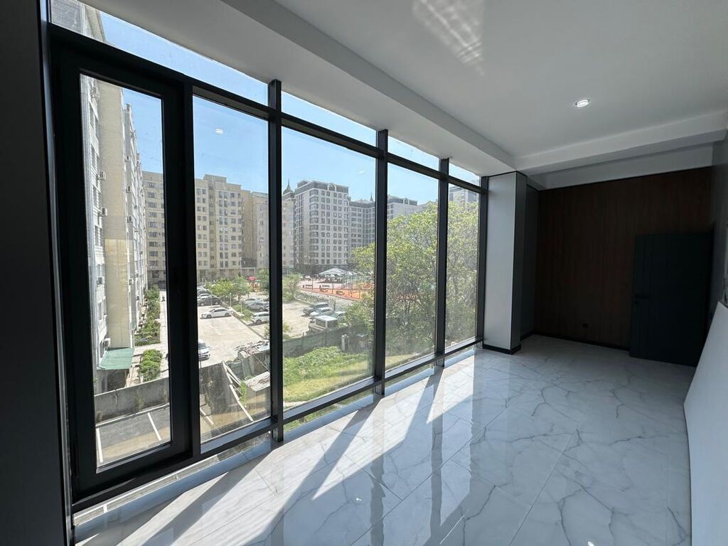Аренда офисов, 240 м², В бизнес центре, С видом на горы, 1 линия, С оборудованием: фото 2