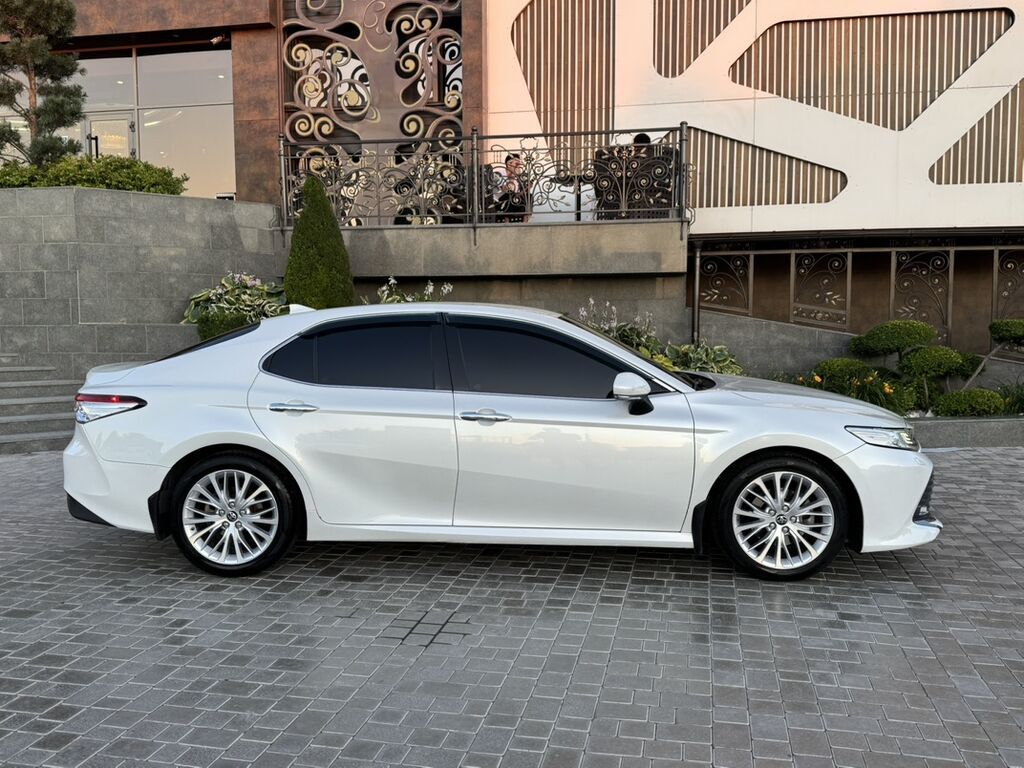 Toyota Camry: 2019 г., 3.5 л, Автомат, Бензин, Седан: фото 3