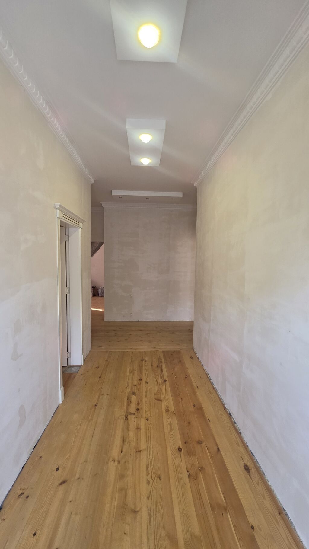 5 otaqlı, 145 kv. m, Təmirsiz