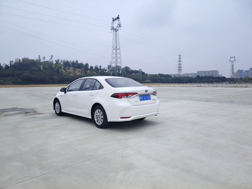 Toyota Corolla: 2021 г., 1.8 л, Вариатор, Гибрид, Седан: фото 4