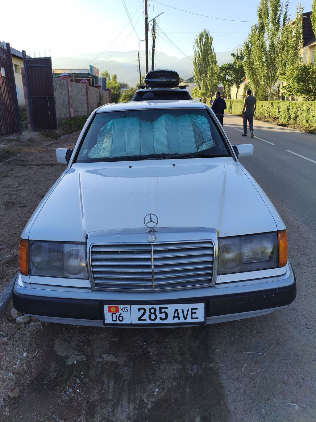 Mercedes-Benz W124: 1990 г., 2.3 л, Механика, Бензин, Седан: фото 2