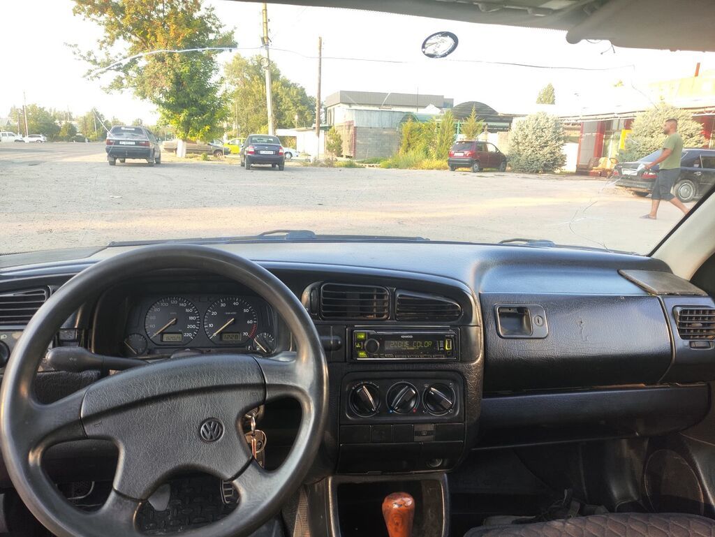 Volkswagen Vento: 1993 г., Механика, Седан: фото 2