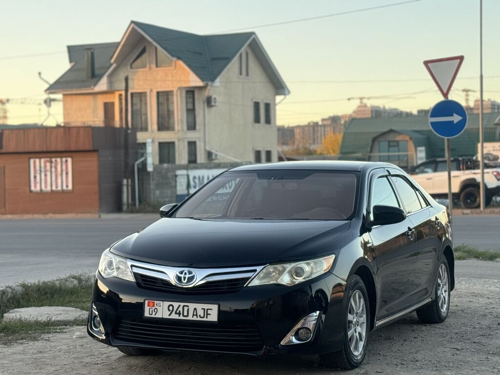 Toyota Camry: 2013 г., 2.5 л, Вариатор, Гибрид, Седан: фото 1
