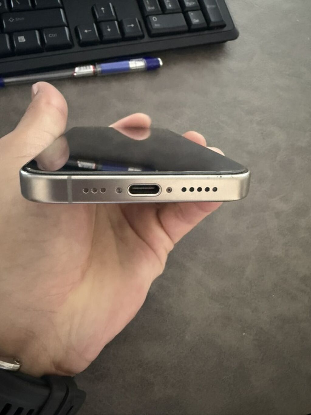 IPhone 15 Pro, Б/у, 256 ГБ, White Titanium, Защитное стекло, Чехол, Кабель, 95 % — фото 4
