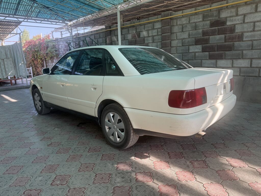 Audi 100: 1993 г., 2 л, Механика, Бензин, Седан: фото 5