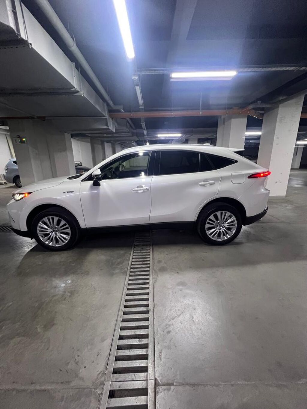 Toyota Venza: 2021 г., 2.5 л, Автомат, Гибрид, Внедорожник: фото 2