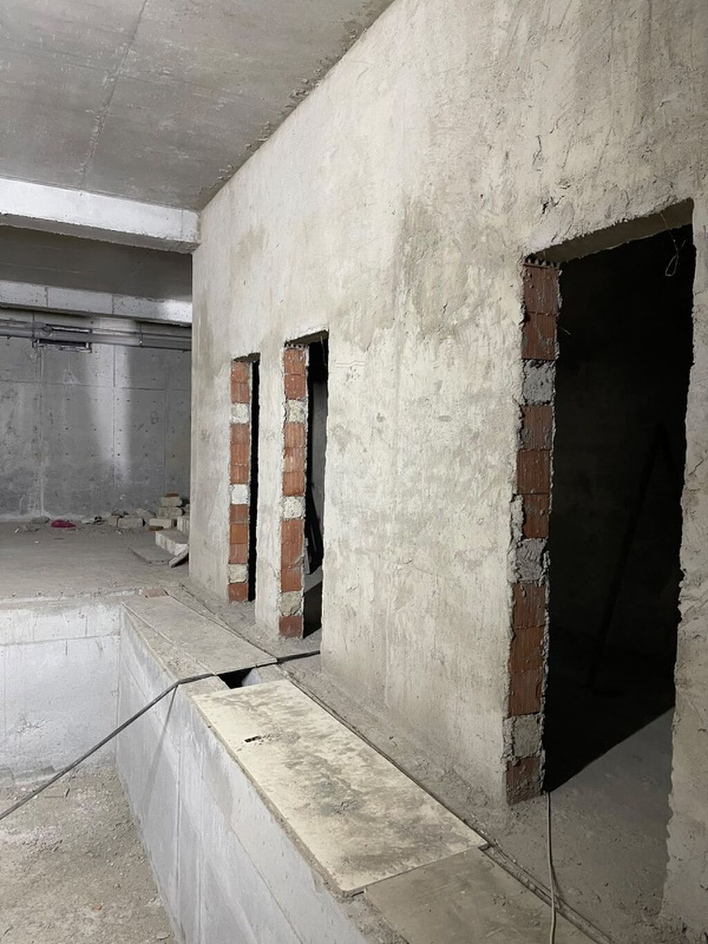 İcarəyə verilir: Yeni tikili binanın altındakı