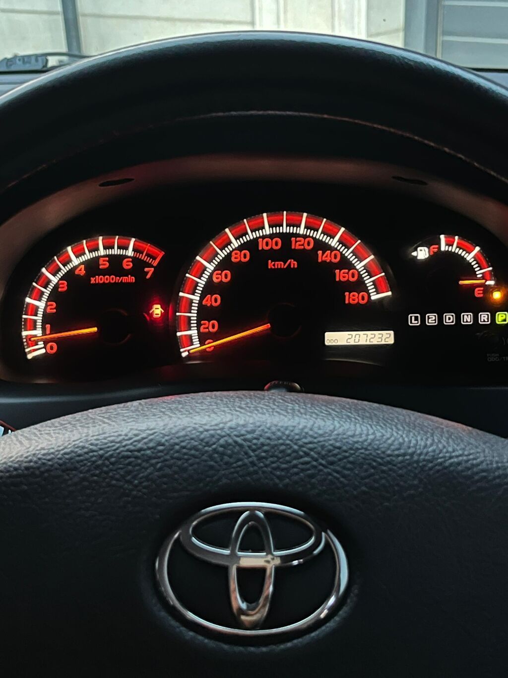 Toyota Ipsum: 2004 г., 2.4 л, Автомат, Бензин, Минивэн — фото 3