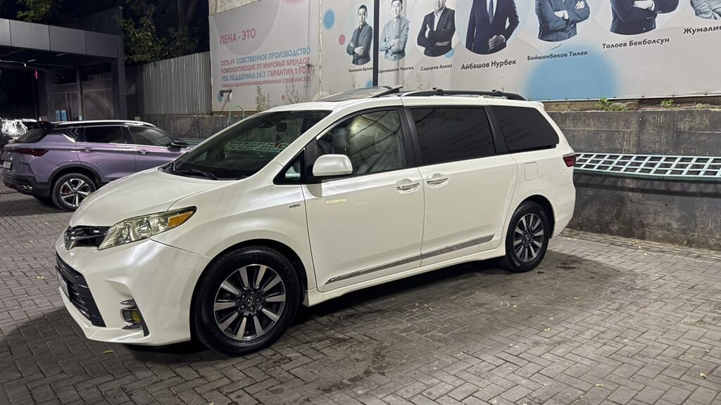 Toyota Sienna: 2018 г., 3.5 л, Автомат, Бензин, Минивэн: фото 3
