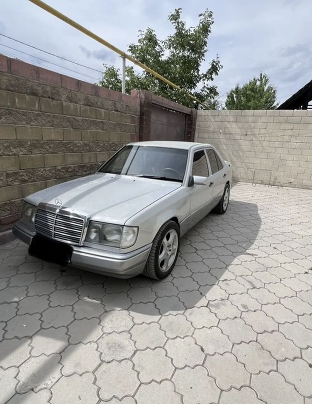 Mercedes-Benz E-Class: 1991 г., 2.3 л, Механика, Бензин, Седан: фото 1