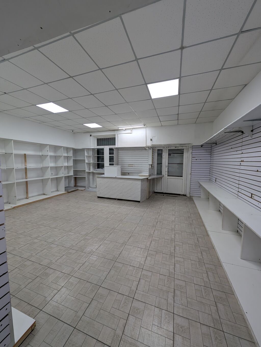 Магазин, Отдельностоящий магазин, 70 м² С оборудованием, С ремонтом, Heating сommunications, Отдельный вход — фото 5