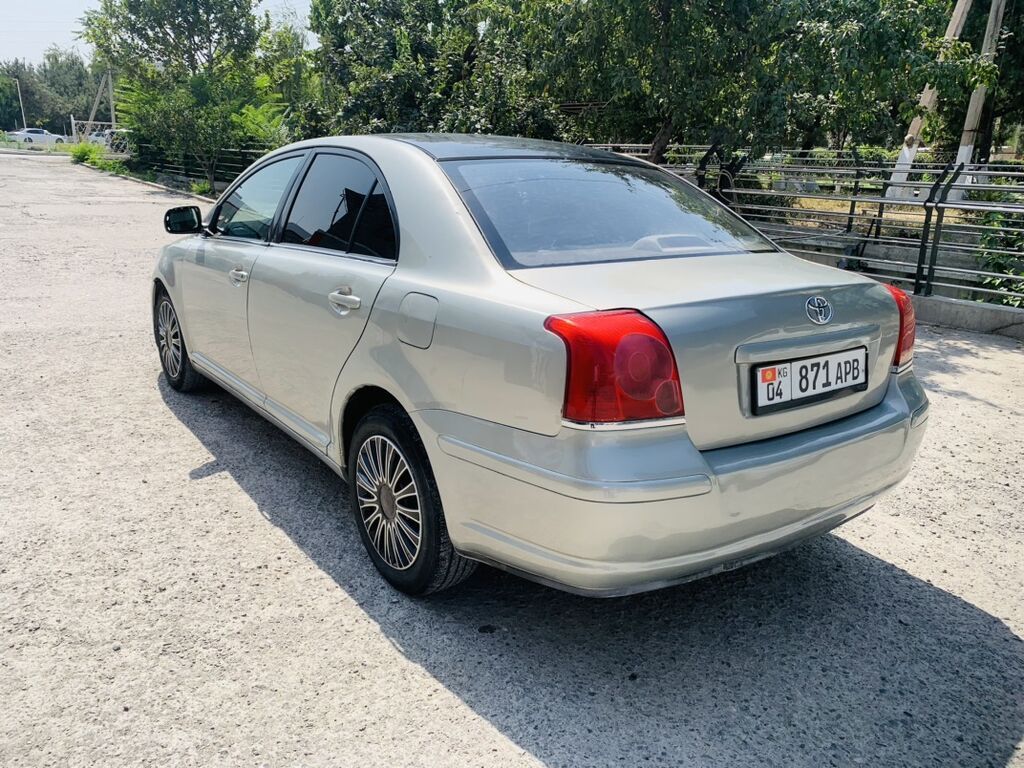 Toyota Avensis: 2005 г., 1.8 л, Механика, Бензин, Седан: фото 2